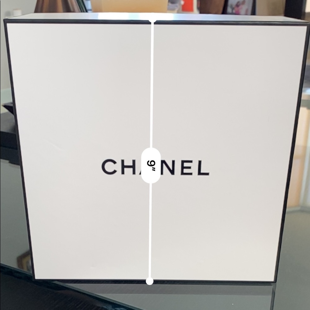 CHANEL Box - Picture 8 of 9